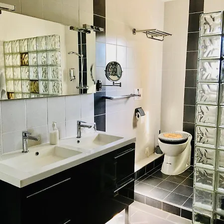 Bed & Breakfast La Mediterranee Wellness Piscine Saint-Drezery