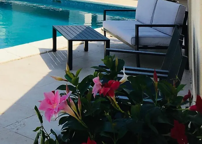 La Mediterranee Wellness Piscine * Saint-Drézéry