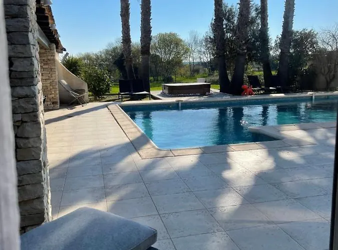 La Mediterranee Wellness Piscine * Saint-Drézéry